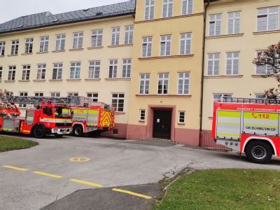 Neublížit pacientovi ani sobě. Odborníci z Nemocnice AGEL Český Těšín poradili hasičům, jak manipulovat s nemohoucími či extrémně obézními
